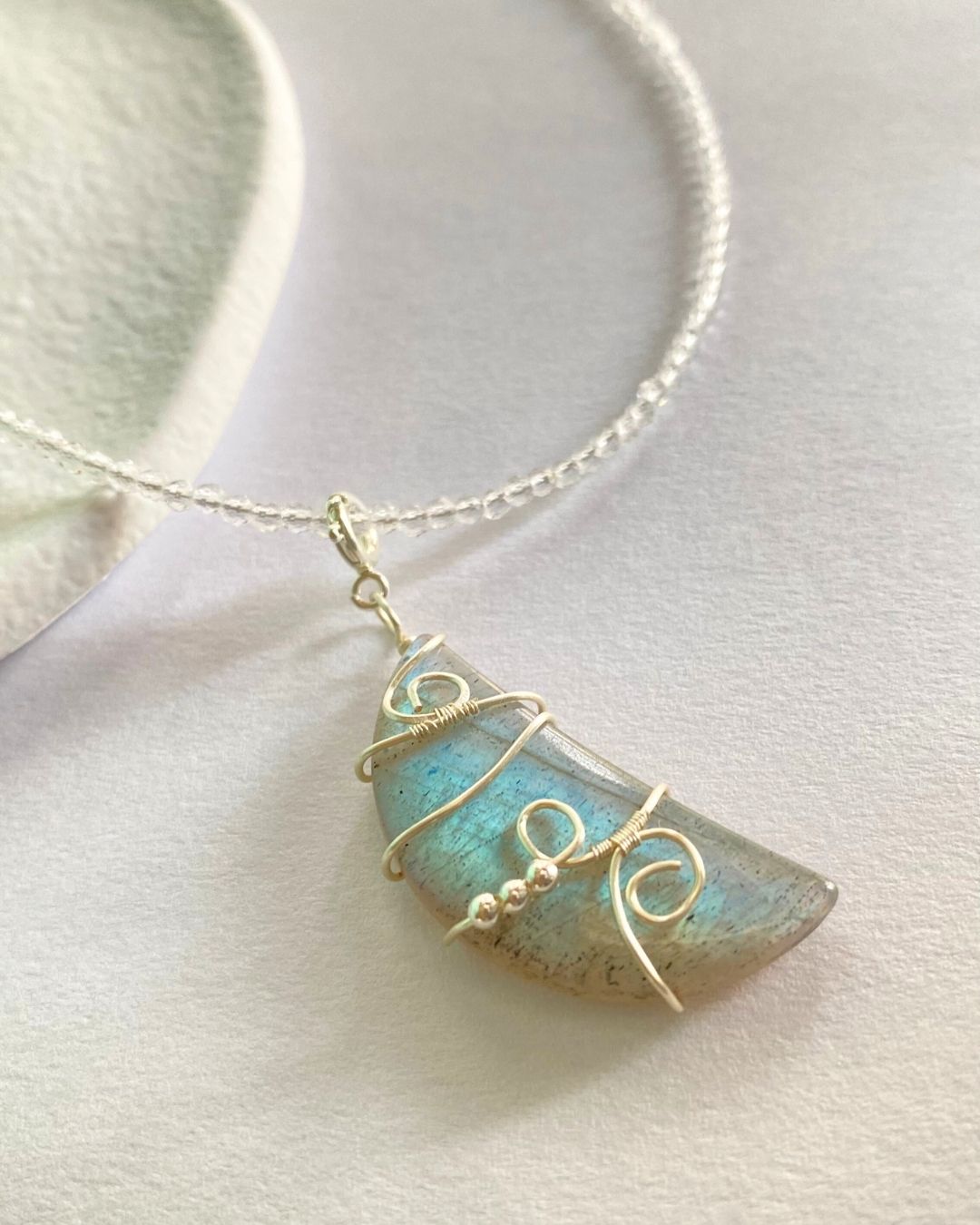 拉長月光繞線頸鏈